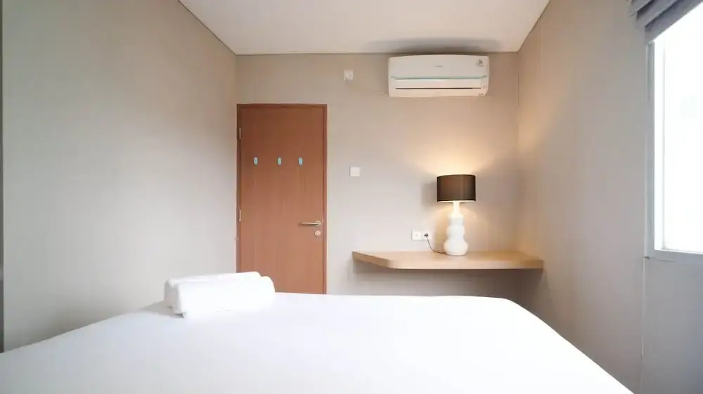 Сурабая: Minimalist And Beautiful 1Br With Extra Room At Pavilion Permata Apartment