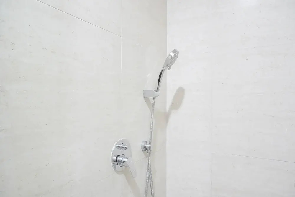 Джакарта: Minimalist And Comfort Stay Studio Gold Coast Apartment