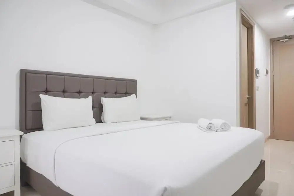 Джакарта: Minimalist And Comfort Stay Studio Gold Coast Apartment
