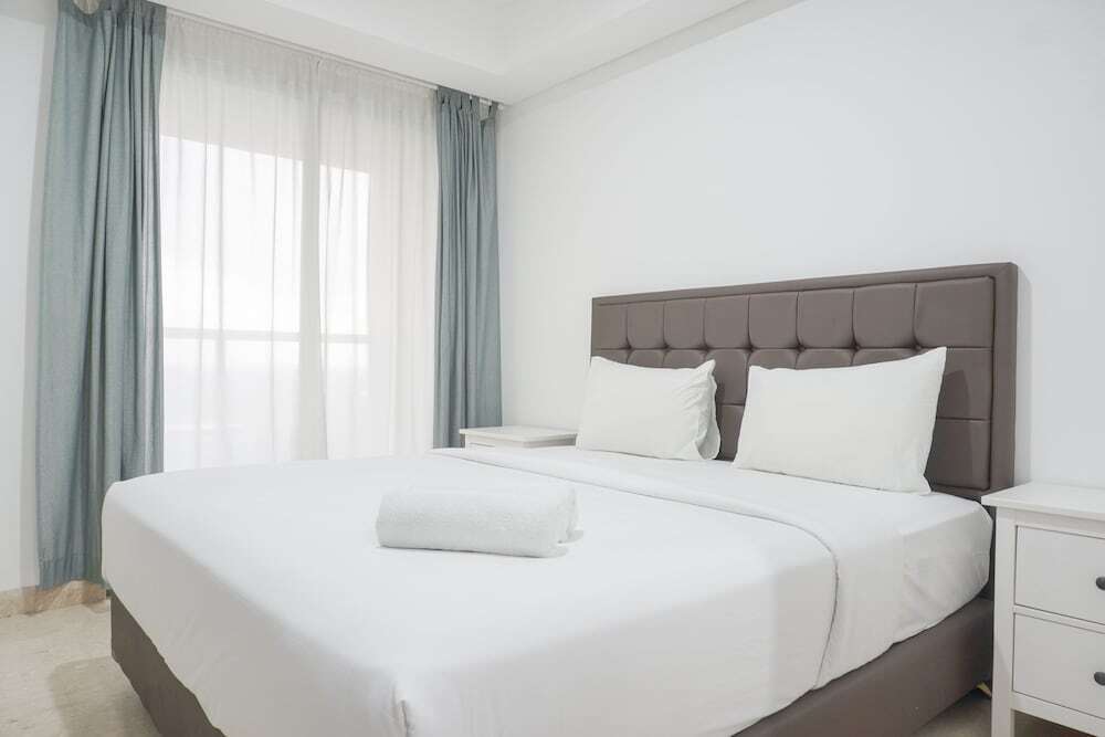 Джакарта: Minimalist And Comfort Stay Studio Gold Coast Apartment