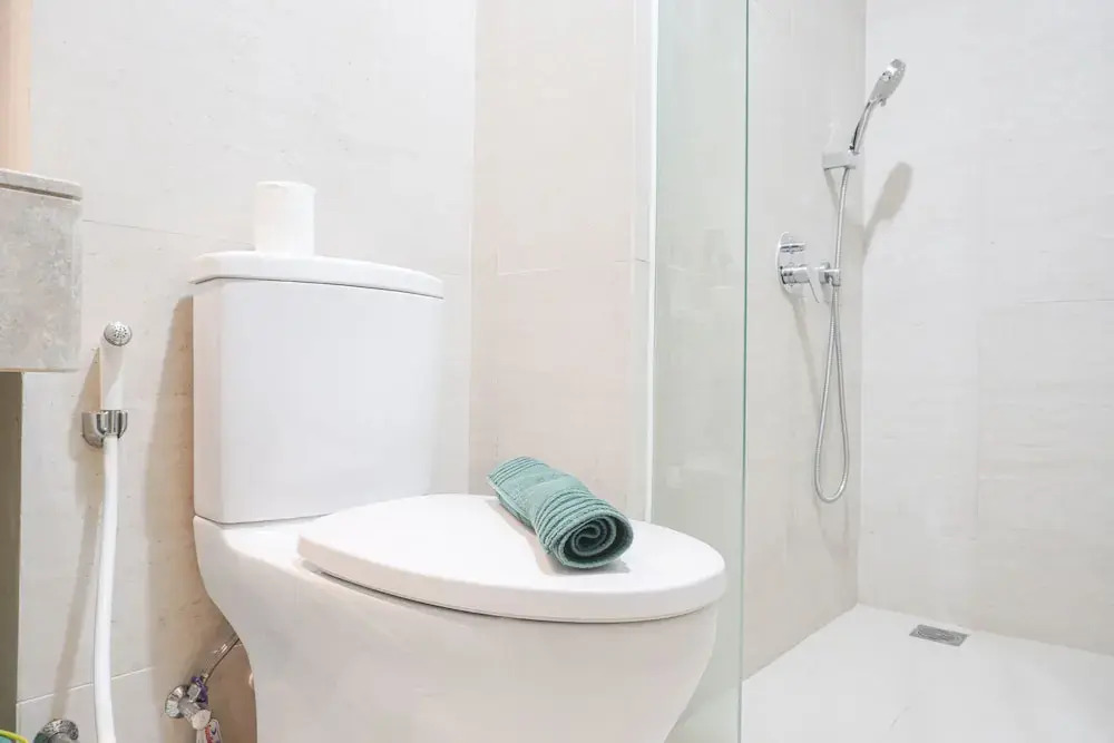 Джакарта: Minimalist And Comfort Stay Studio Gold Coast Apartment