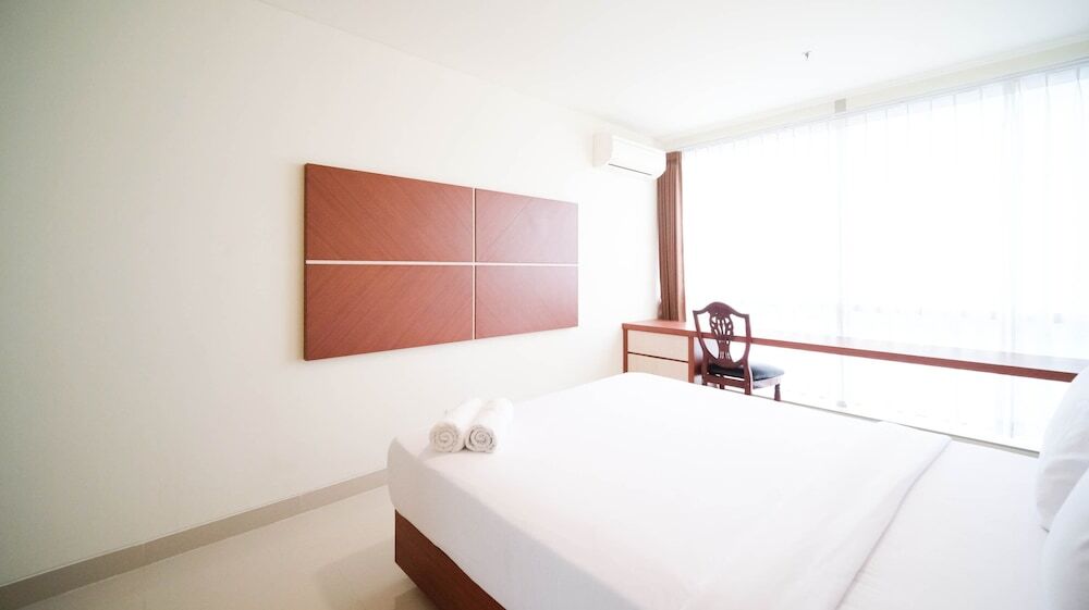 Сурабая: Best Location And Comfy 1Br At Praxis Apartment