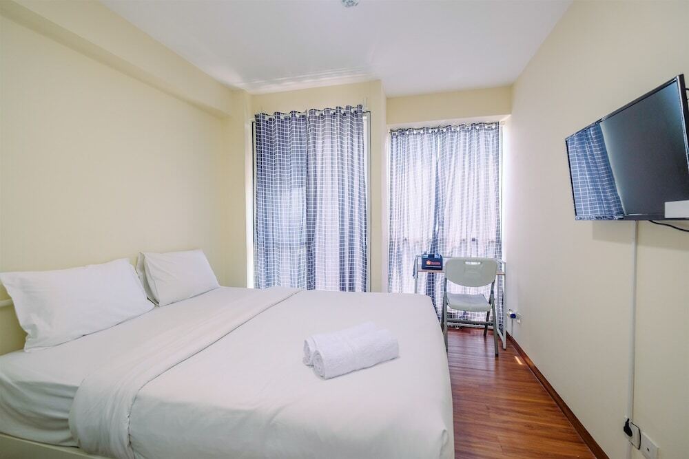 Джакарта: Homey And Cozy Living Studio Room At Tifolia Apartment