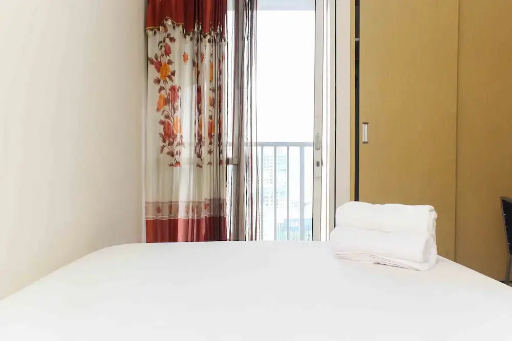 Джакарта: Homey And Comfort Studio At Tifolia Apartment