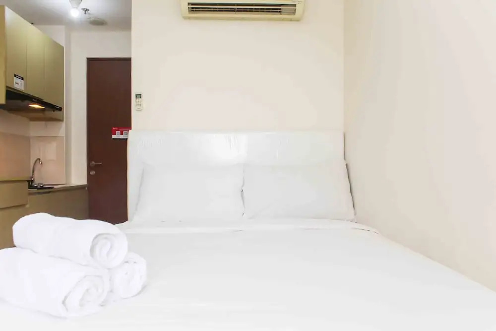 Джакарта: Homey And Comfort Studio At Tifolia Apartment