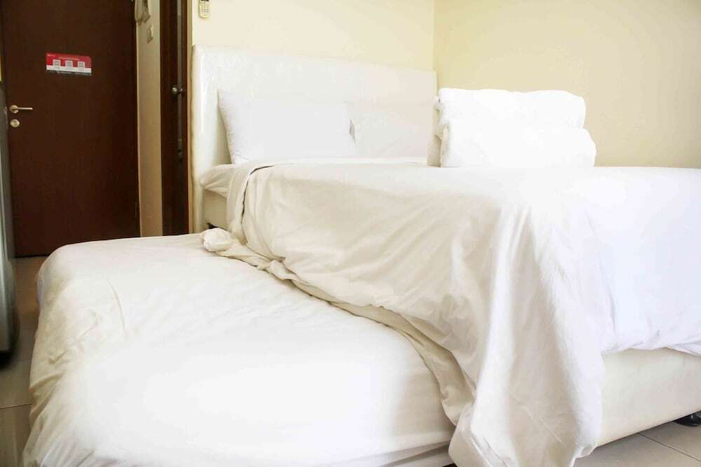 Джакарта: Homey And Comfort Studio At Tifolia Apartment