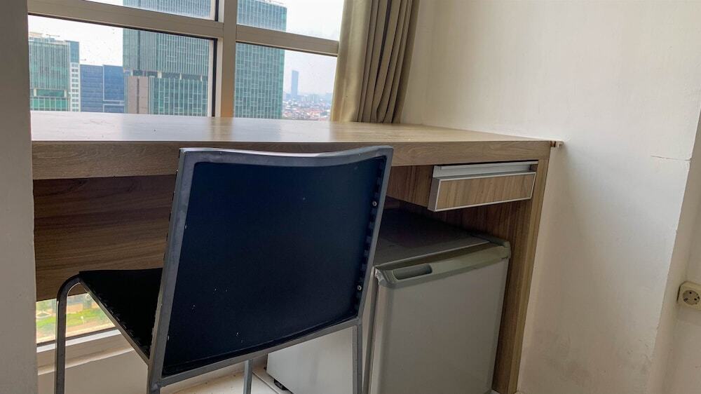 Джакарта: Cozy And Tidy Studio At Tifolia Apartment