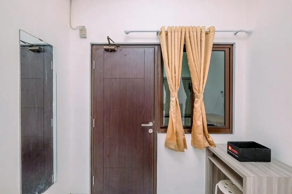 Джакарта: Cozy Studio For 1 Pax At Banyo Raya A25 Guesthouse