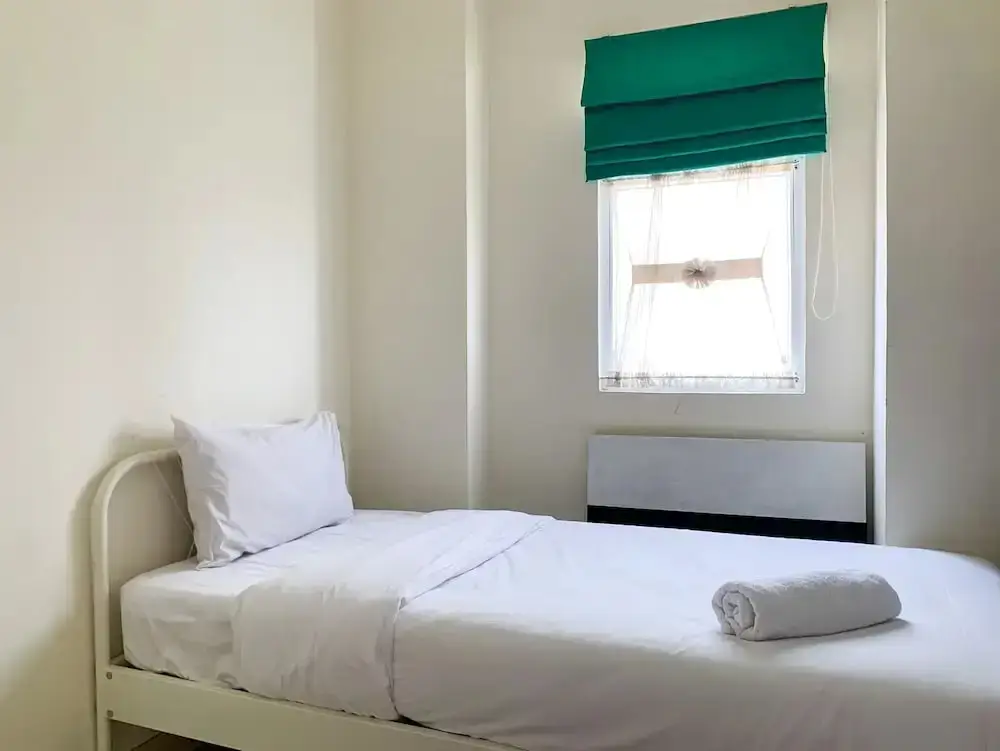 Modern Look And Comfortable 2Br Green Pramuka City Apartment — фото 1