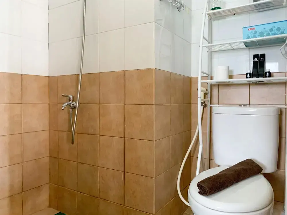 Джакарта: Modern Look And Comfortable 2Br Green Pramuka City Apartment