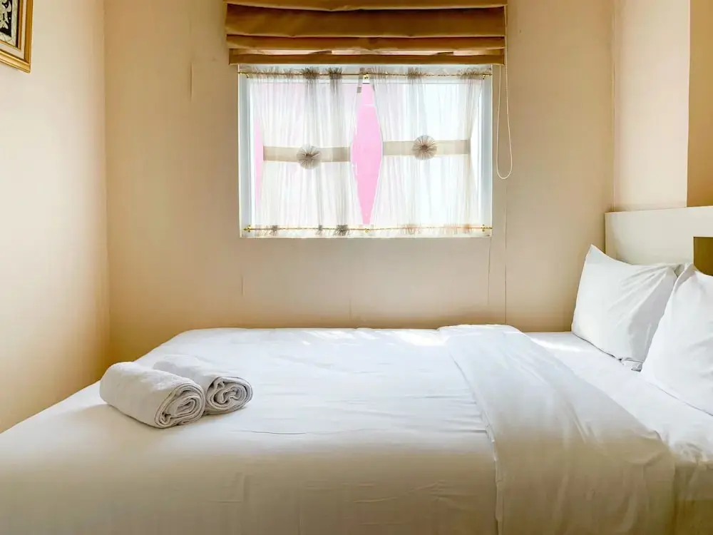 Джакарта: Modern Look And Comfortable 2Br Green Pramuka City Apartment