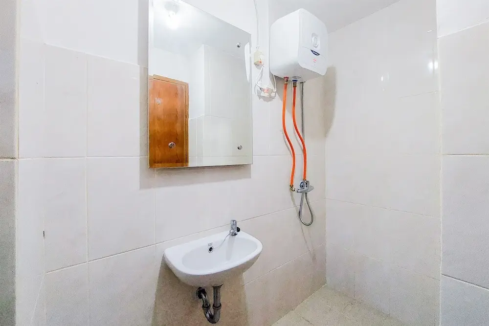 Южный Тангеранг: Homey And Elegant Studio Amazana Serpong Apartment