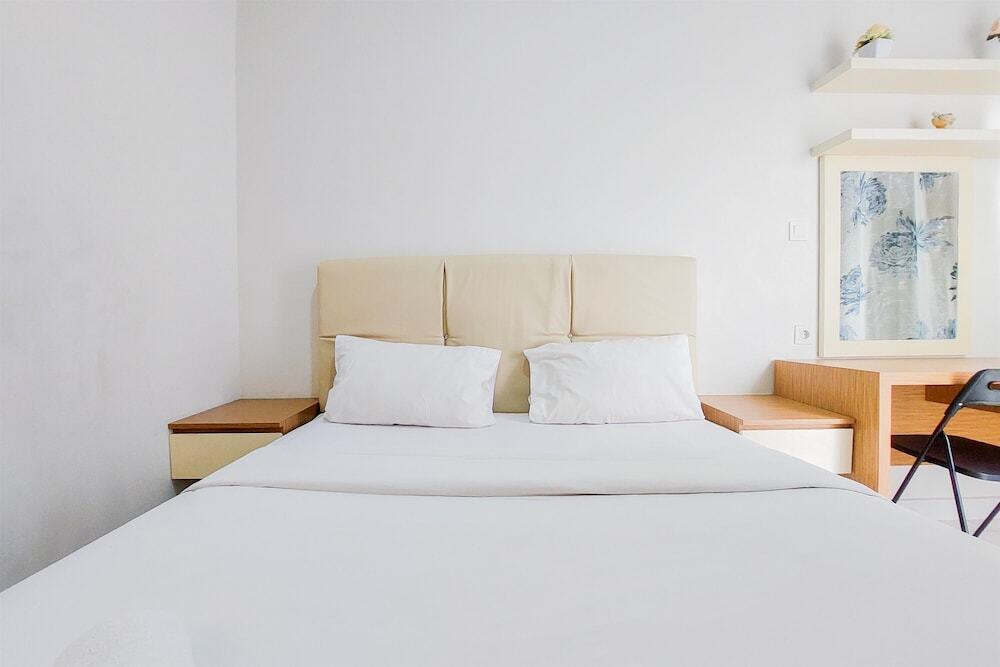 Homey And Elegant Studio Amazana Serpong Apartment — фото 1