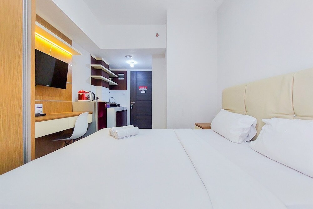 Южный Тангеранг: Homey And Elegant Studio Amazana Serpong Apartment