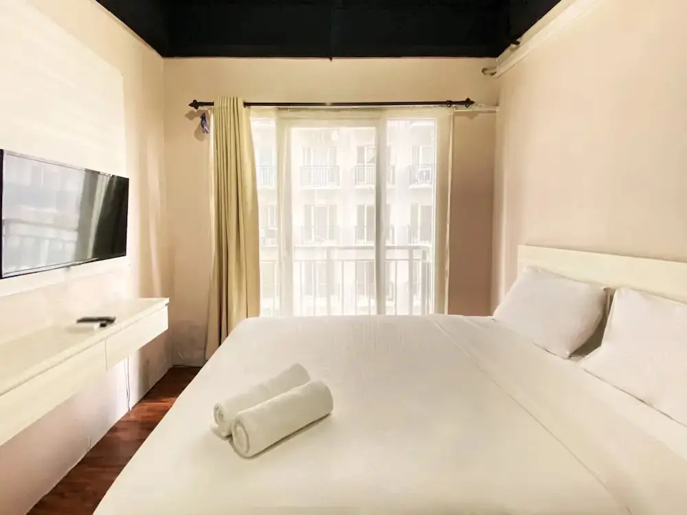 Бандунг: Comfort Minimalist Studio At 3Rd Floor Grand Asia Afrika Apartment