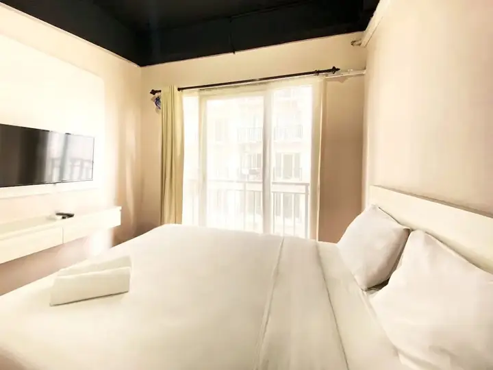 Бандунг: Comfort Minimalist Studio At 3Rd Floor Grand Asia Afrika Apartment