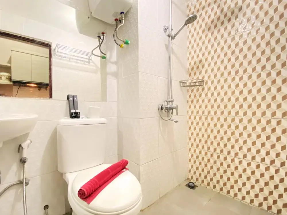Бандунг: Comfort Minimalist Studio At 3Rd Floor Grand Asia Afrika Apartment