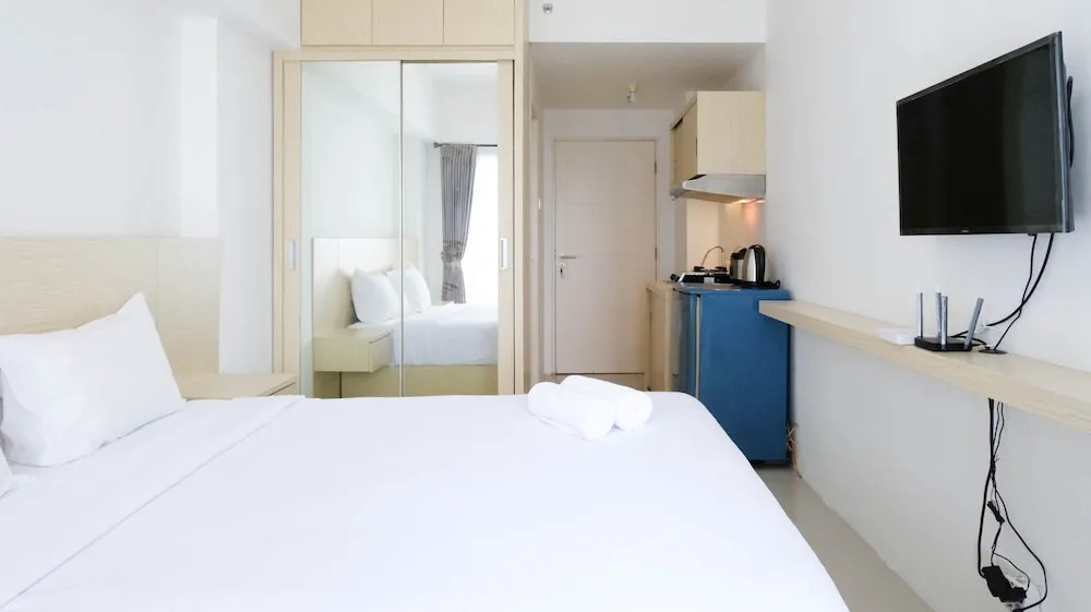 Сурабая: Good Studio Connected To Mall At Orchard Supermall Mansion Apartment