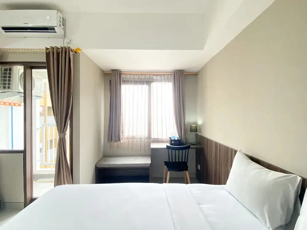 Бекаси: Well Furnished And Cozy Studio At Gateway Park Lrt City Bekasi Apartment