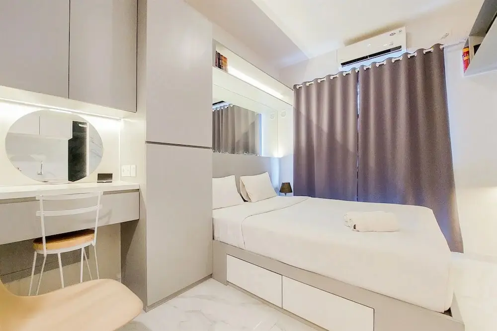 Studio Full Furnished With Comfort Design At Sky House Bsd Apartment — фото 1