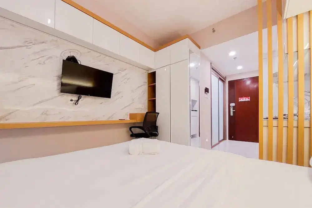 Legok: Wonderful And Comfortable Studio Sky House Bsd Apartment