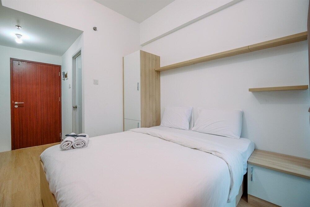 Бекаси: Warm And Comfort Studio Room At Sayana Bekasi Apartment