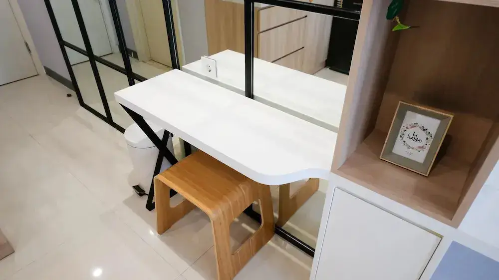 Сурабая: Homey And Tidy Studio At Supermall Mansion Apartment