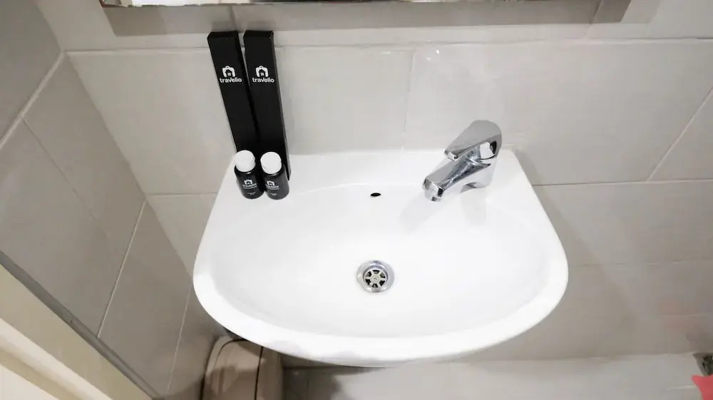 Сурабая: Homey And Tidy Studio At Supermall Mansion Apartment
