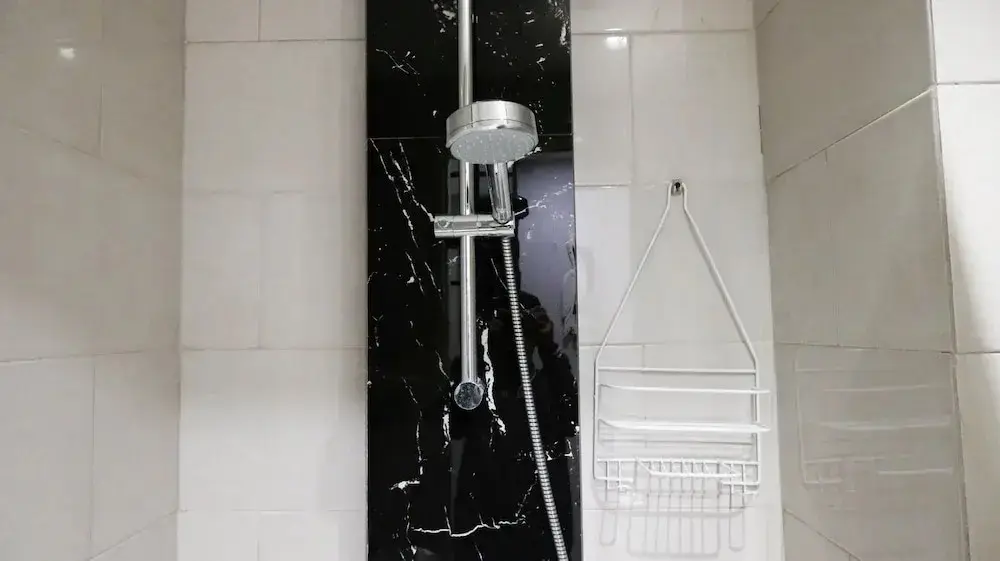 Сурабая: Homey And Tidy Studio At Supermall Mansion Apartment