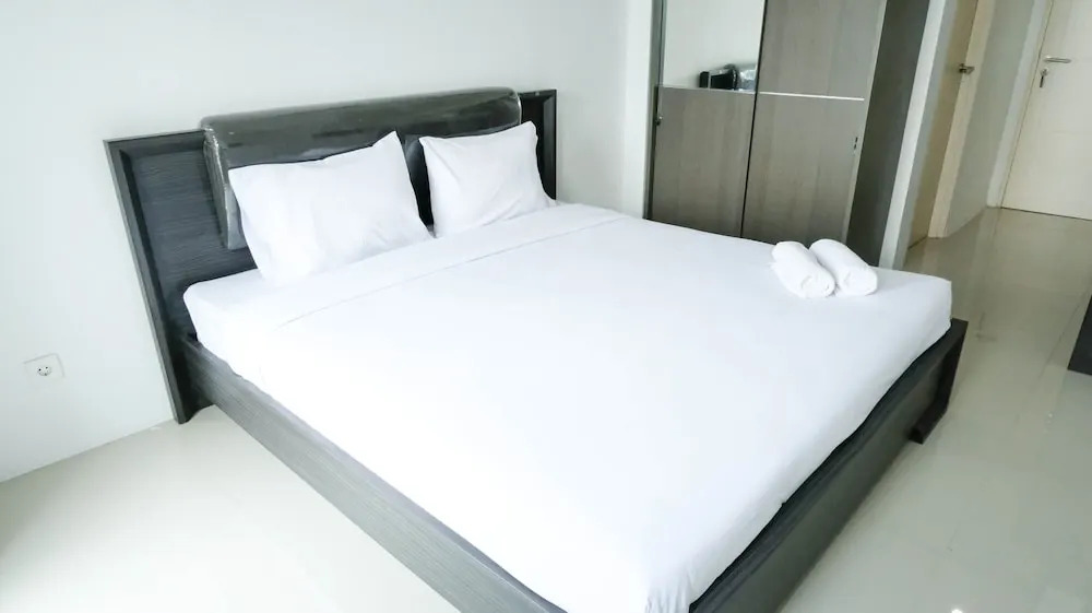 Сурабая: Comfy And Modern Studio (No Kitchen) At Orchard Supermall Mansion Apartment