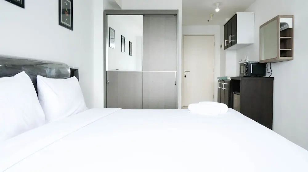 Сурабая: Comfy And Modern Studio (No Kitchen) At Orchard Supermall Mansion Apartment