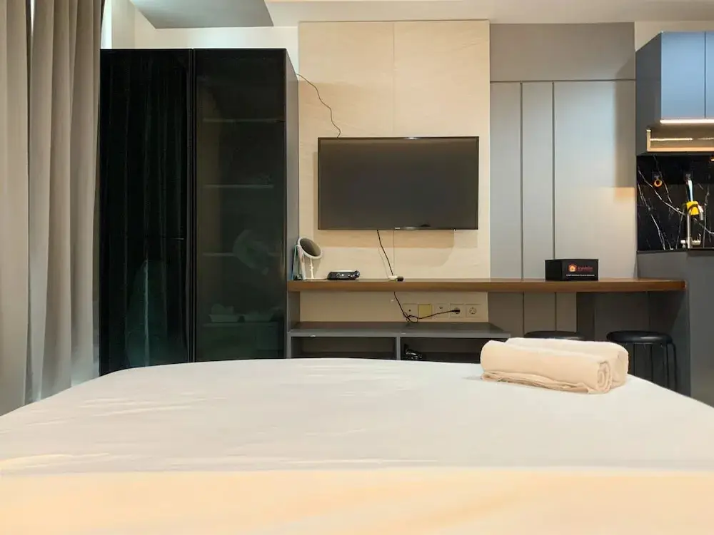 Джакарта: Modern And Comfort Design Studio Room At West Vista Apartment