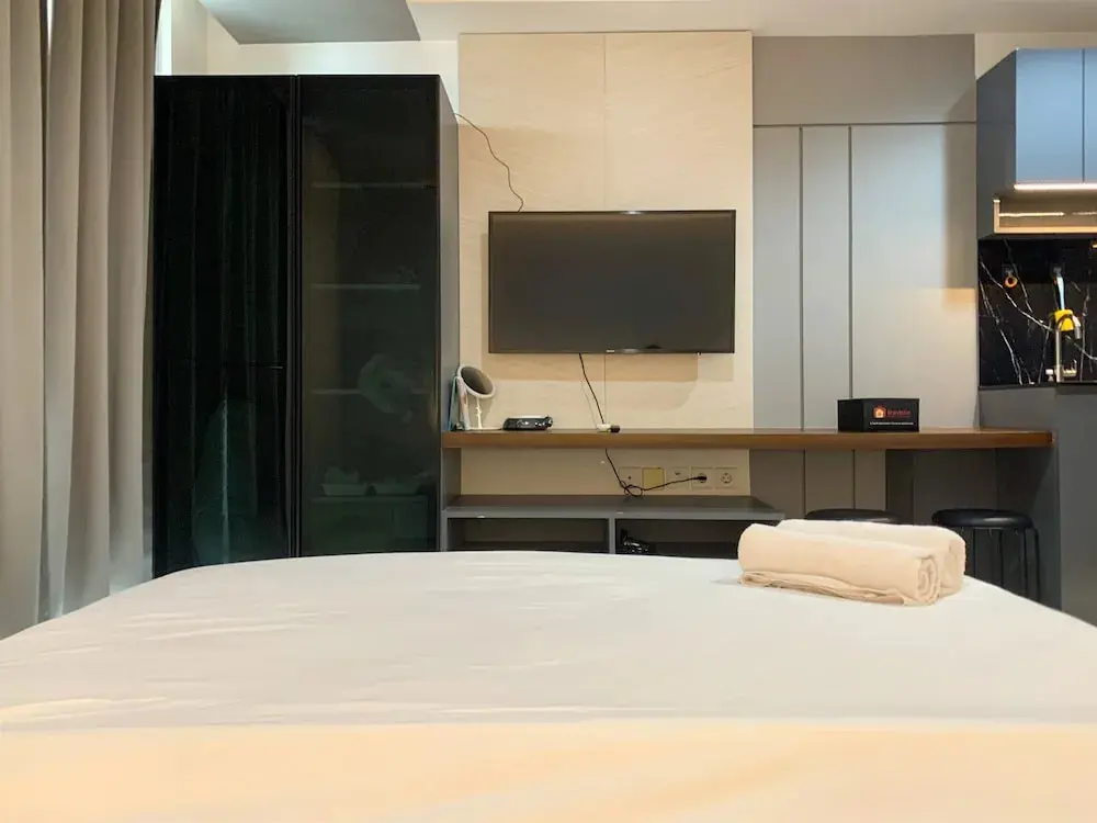 Джакарта: Modern And Comfort Design Studio Room At West Vista Apartment
