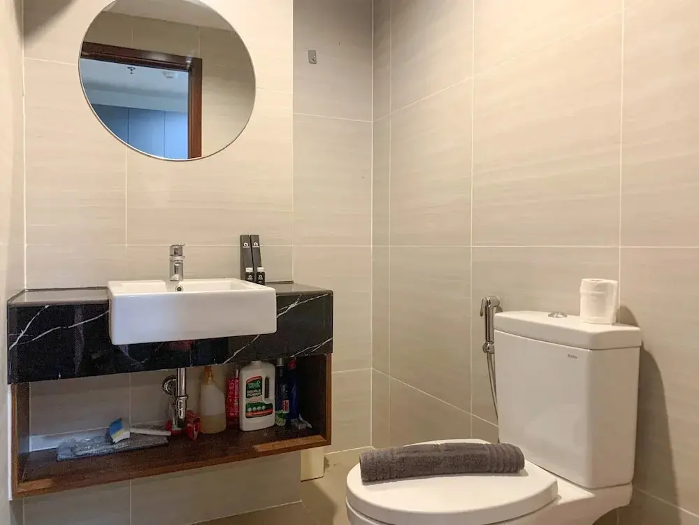 Джакарта: Modern And Comfort Design Studio Room At West Vista Apartment