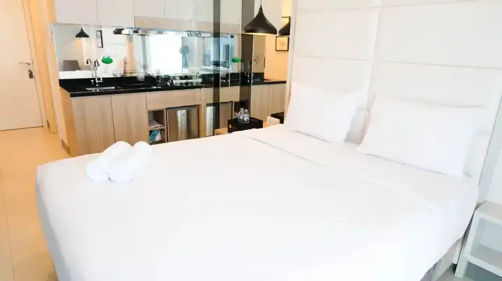 Сурабая: Cozy Livng Studio Connected With Mall At Supermall Mansion Apartment