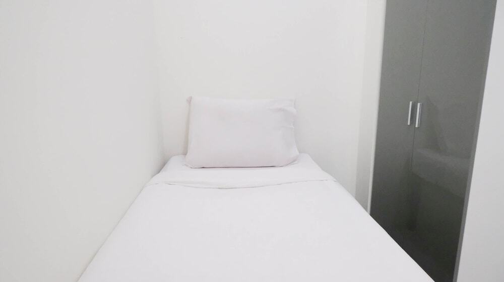 Сурабая: Homey And Cozy Living 2Br Apartment At Puncak Cbd