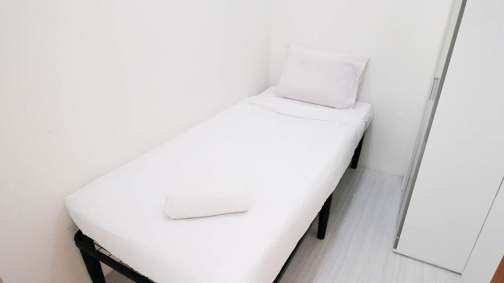 Сурабая: Homey And Cozy Living 2Br Apartment At Puncak Cbd