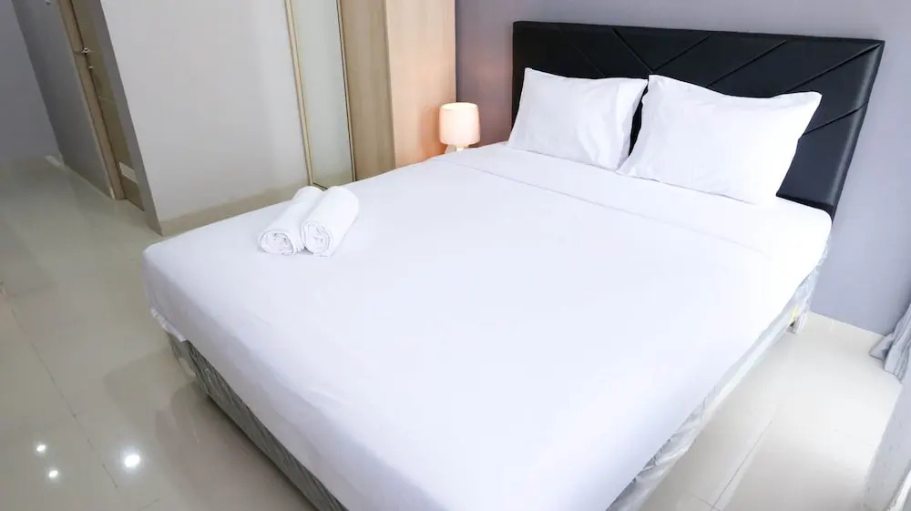 Сурабая: Best Choice And Nice Studio Apartment At Grand Dharmahusada Lagoon