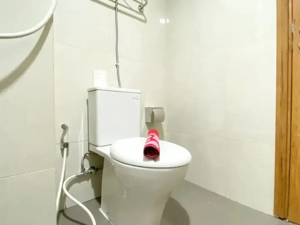 Бекаси: Comfy Studio At Gateway Park Lrt City Bekasi Apartment
