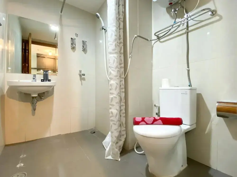 Бекаси: Comfy Studio At Gateway Park Lrt City Bekasi Apartment