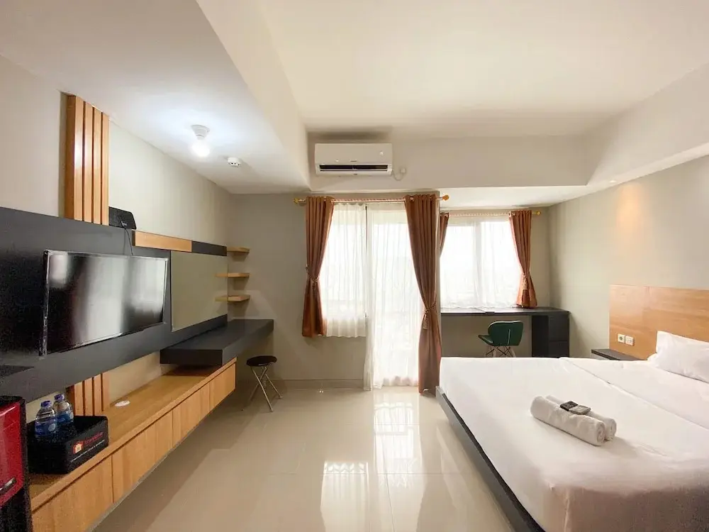 Бекаси: Comfy Studio At Gateway Park Lrt City Bekasi Apartment