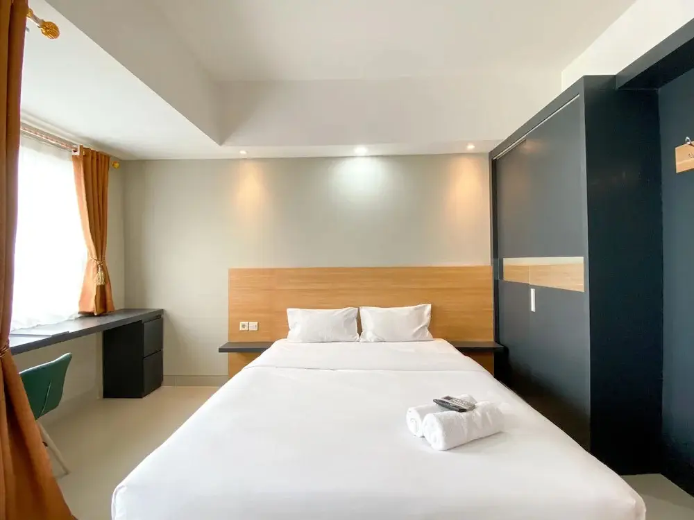 Бекаси: Comfy Studio At Gateway Park Lrt City Bekasi Apartment