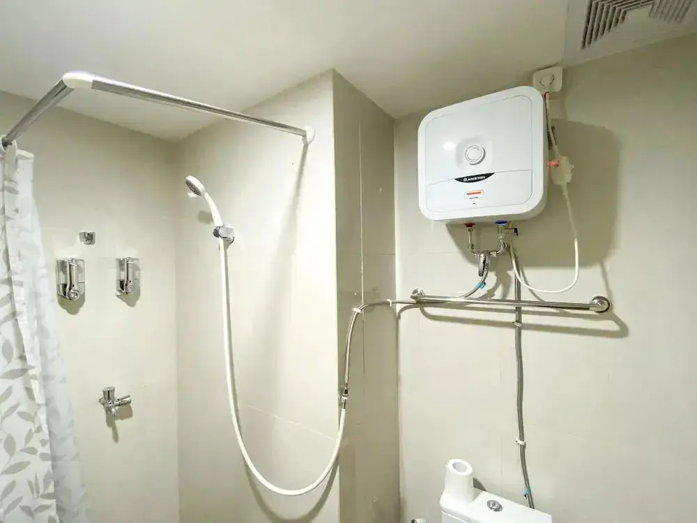 Бекаси: Comfy Studio At Gateway Park Lrt City Bekasi Apartment