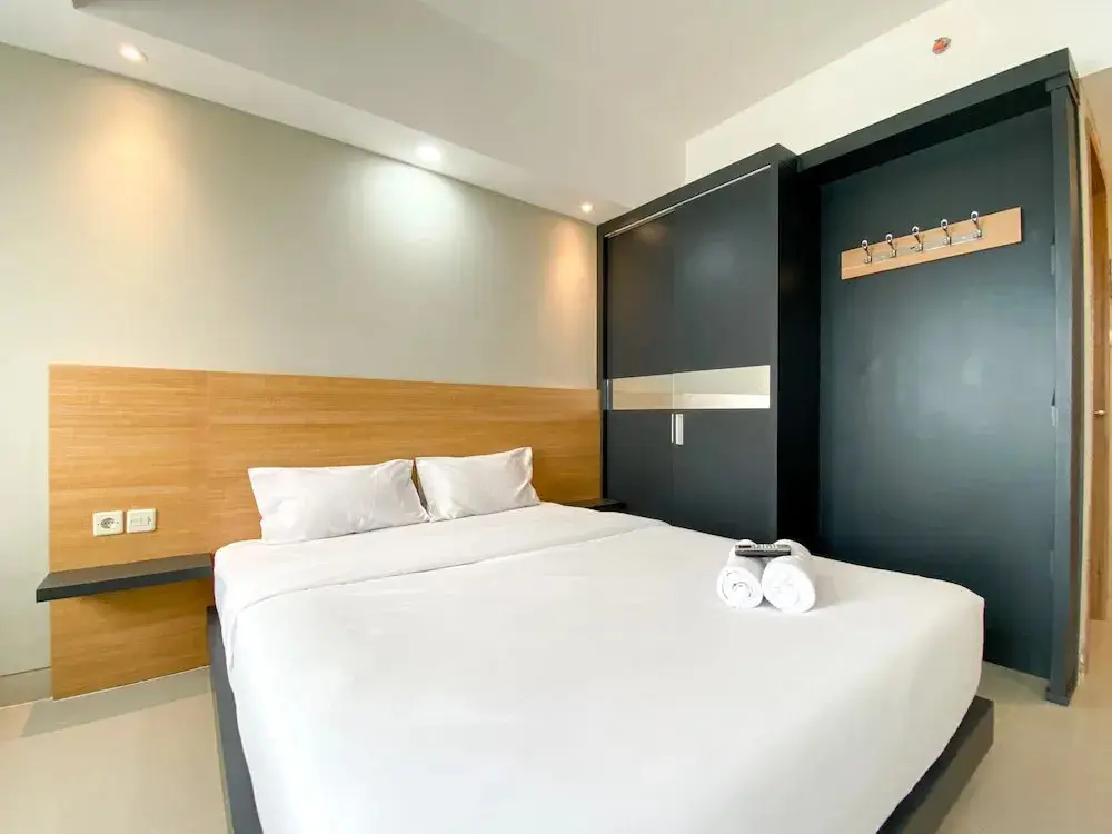 Бекаси: Comfy Studio At Gateway Park Lrt City Bekasi Apartment