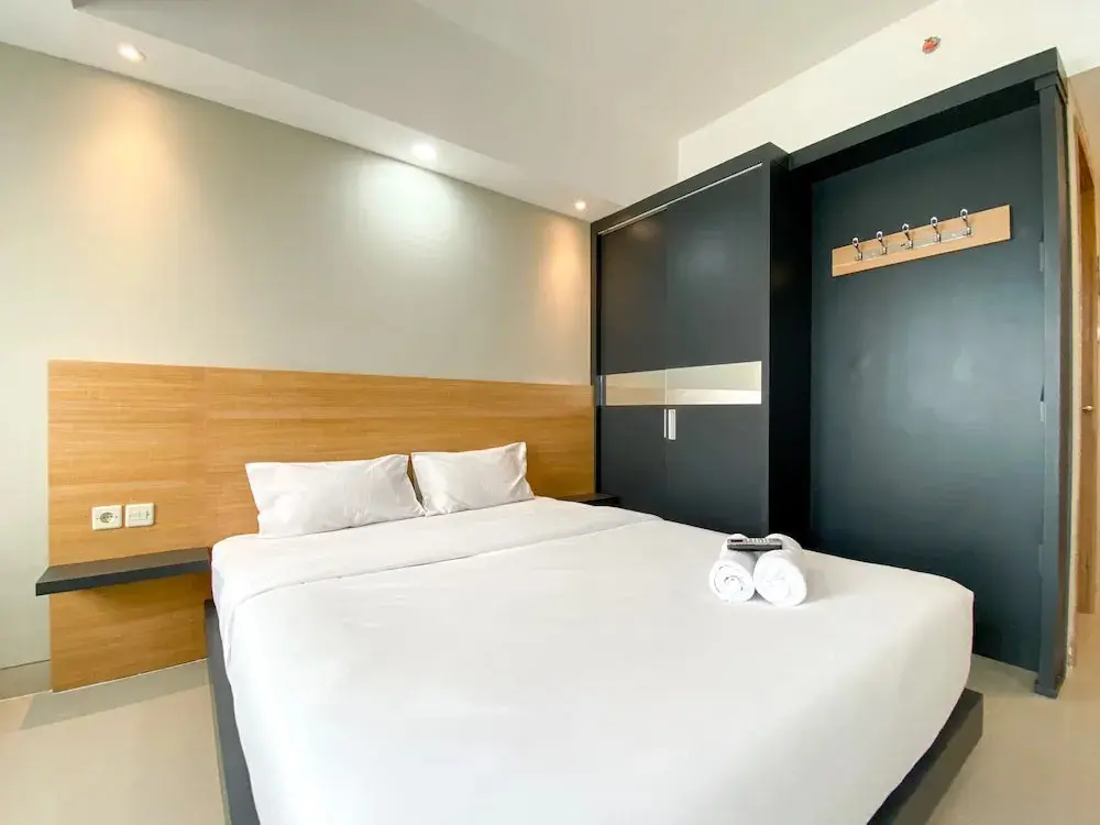 Бекаси: Comfy Studio At Gateway Park Lrt City Bekasi Apartment