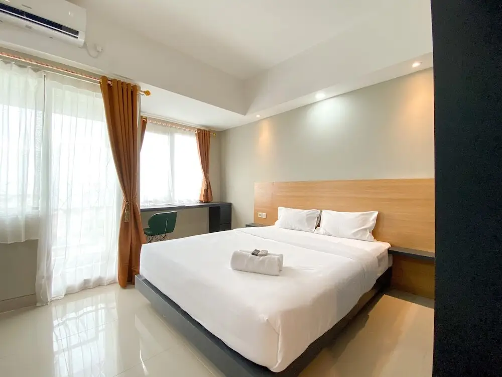 Бекаси: Comfy Studio At Gateway Park Lrt City Bekasi Apartment