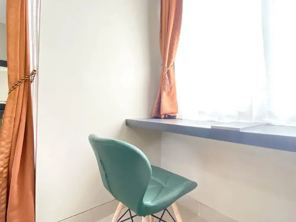 Бекаси: Comfy Studio At Gateway Park Lrt City Bekasi Apartment