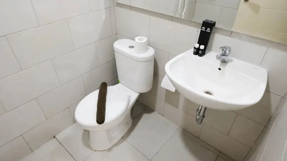 Сурабая: Aesthetic 2Br Connected To Mall At Supermall Mansion Apartment