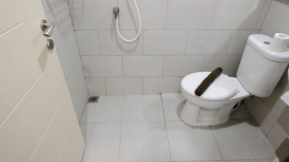 Сурабая: Aesthetic 2Br Connected To Mall At Supermall Mansion Apartment