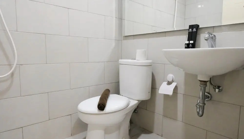 Сурабая: Aesthetic 2Br Connected To Mall At Supermall Mansion Apartment